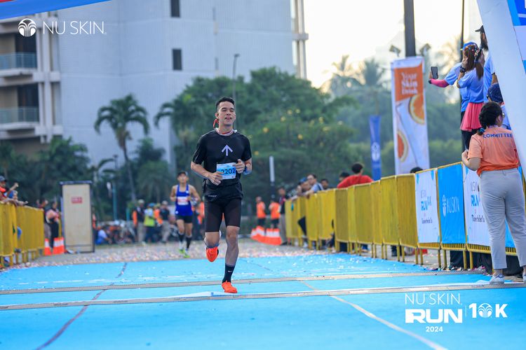 Race photo from Nu Skin Run 10K