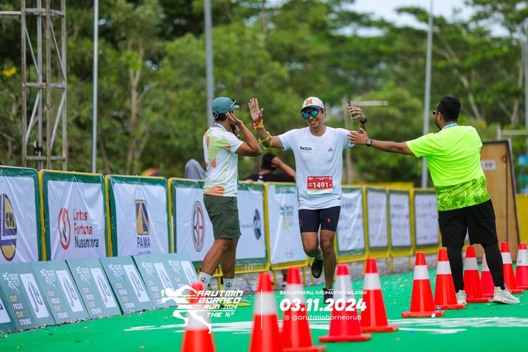 Race photo from Arutmin Borneo Run 2024