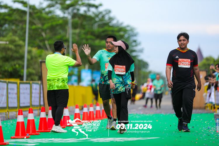 Race photo from Arutmin Borneo Run 2024