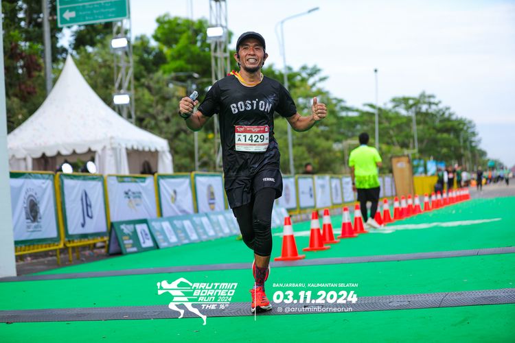 Race photo from Arutmin Borneo Run 2024