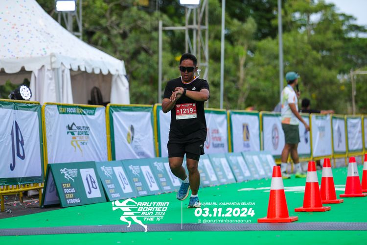 Race photo from Arutmin Borneo Run 2024