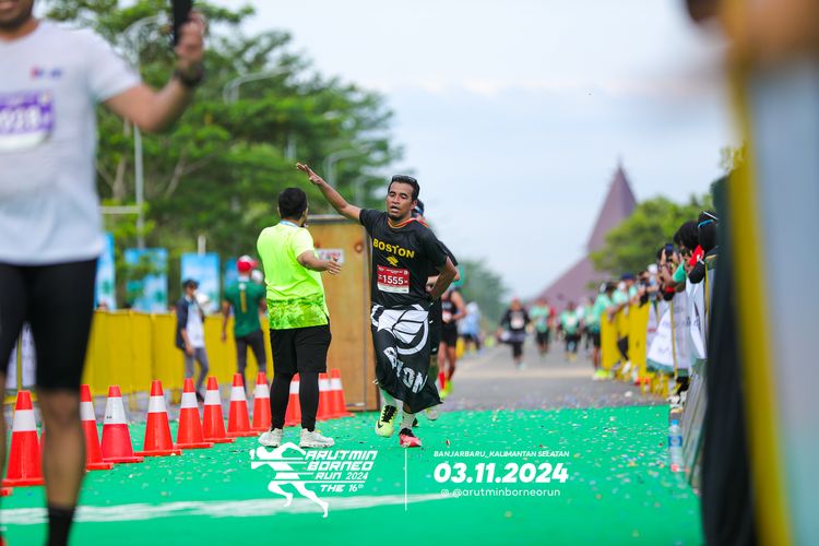 Race photo from Arutmin Borneo Run 2024