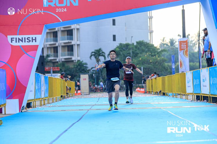 Race photo from Nu Skin Run 10K