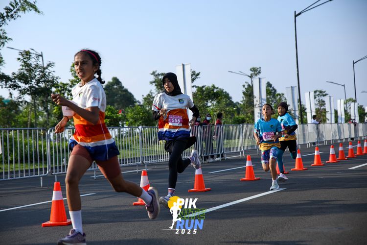 Race photo from PIK NITE RUN 2025