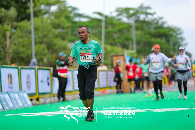 Race photo from Arutmin Borneo Run 2024