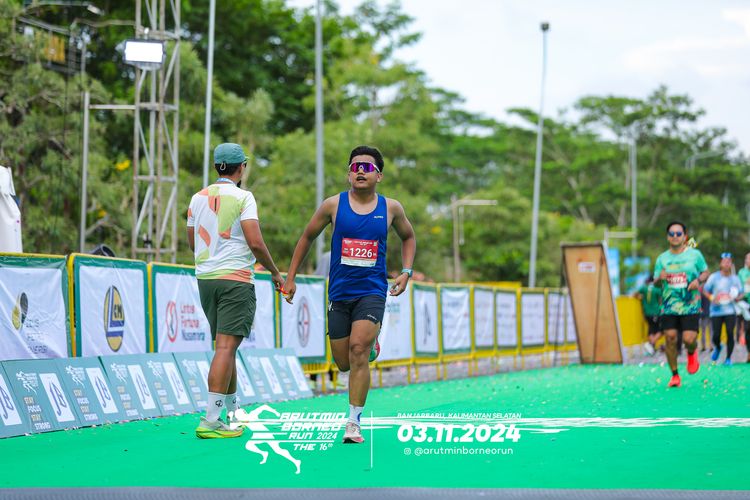 Race photo from Arutmin Borneo Run 2024