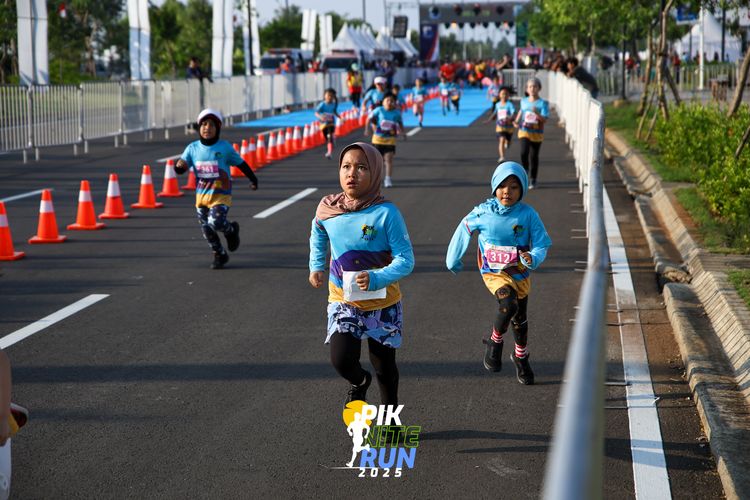 Race photo from PIK NITE RUN 2025