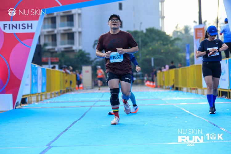 Race photo from Nu Skin Run 10K