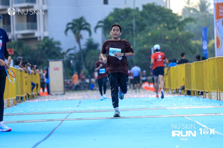 Race photo from Nu Skin Run 10K