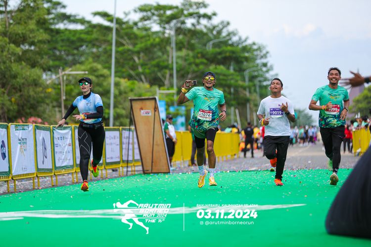 Race photo from Arutmin Borneo Run 2024