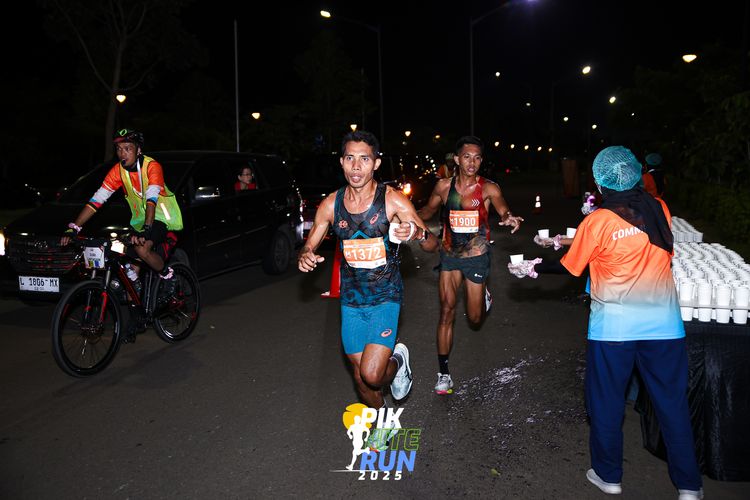 Race photo from PIK NITE RUN 2025