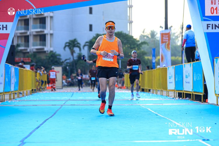 Race photo from Nu Skin Run 10K