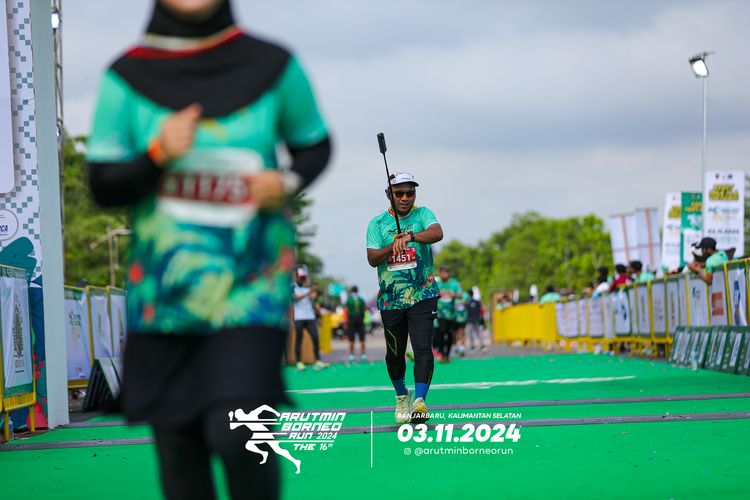 Race photo from Arutmin Borneo Run 2024