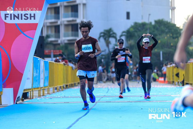 Race photo from Nu Skin Run 10K