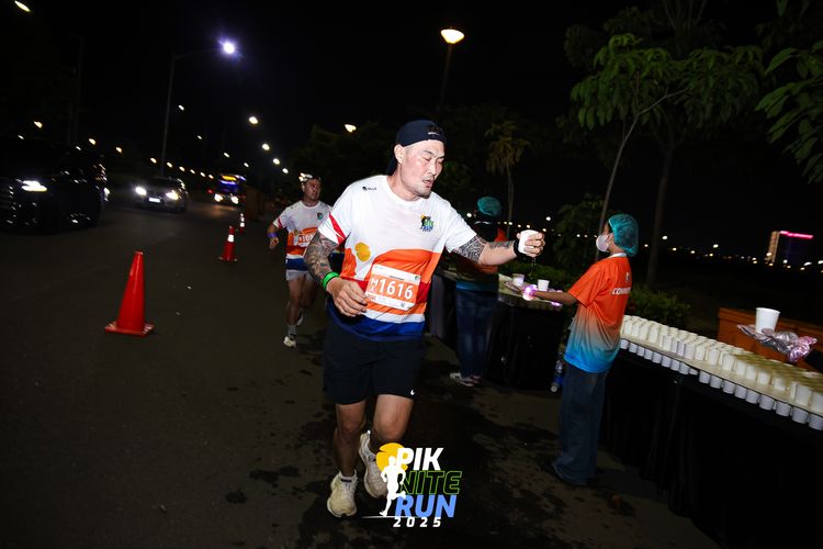 Race photo from PIK NITE RUN 2025
