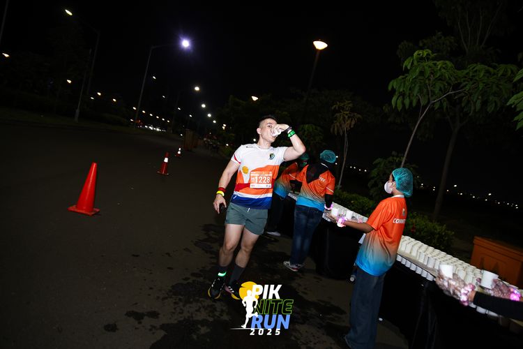 Race photo from PIK NITE RUN 2025