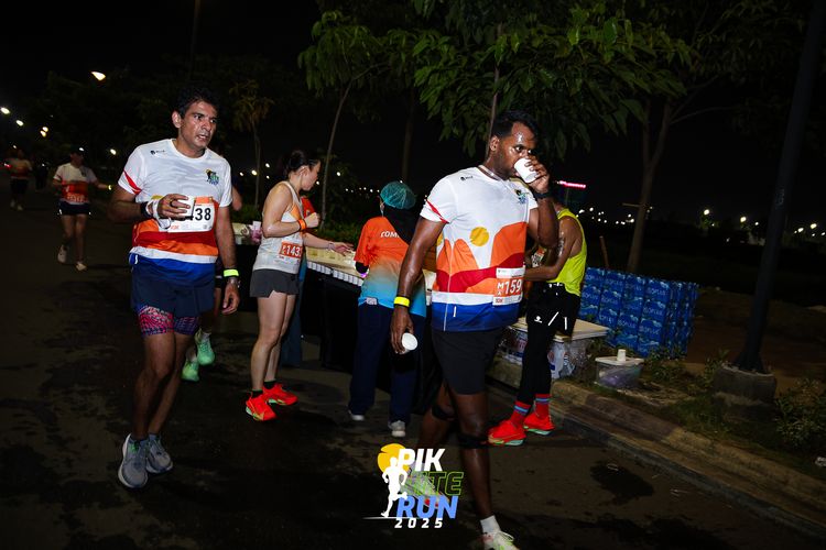 Race photo from PIK NITE RUN 2025