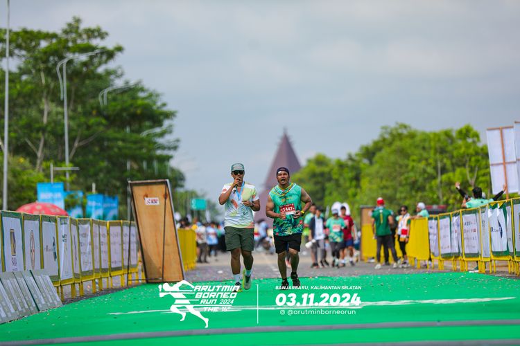 Race photo from Arutmin Borneo Run 2024