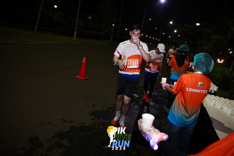 Race photo from PIK NITE RUN 2025