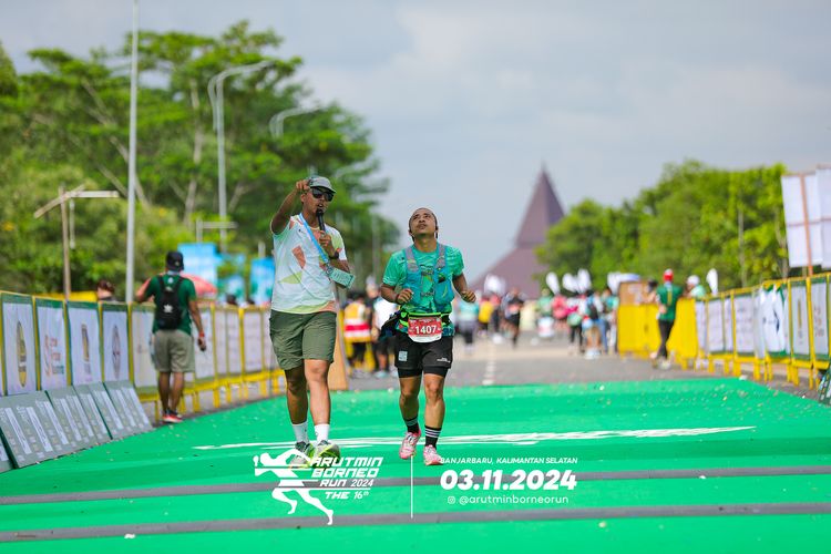 Race photo from Arutmin Borneo Run 2024