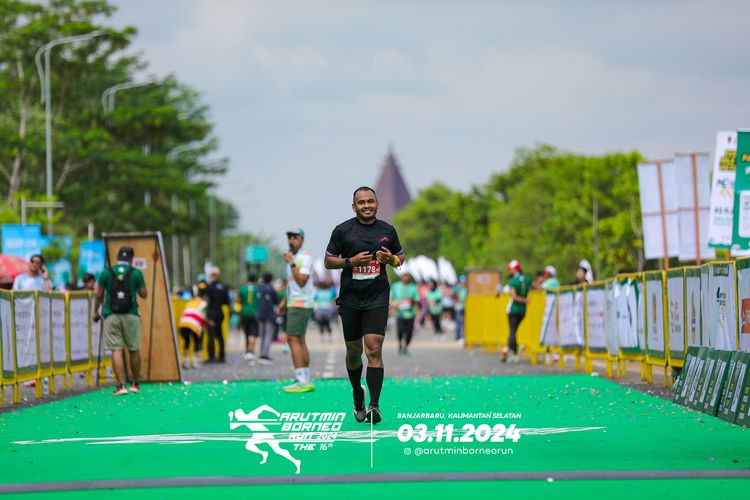 Race photo from Arutmin Borneo Run 2024