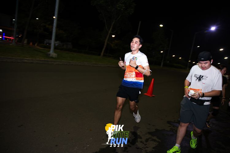 Race photo from PIK NITE RUN 2025