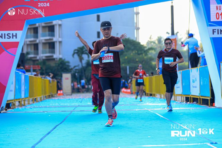 Race photo from Nu Skin Run 10K
