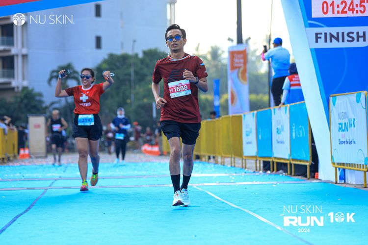 Race photo from Nu Skin Run 10K