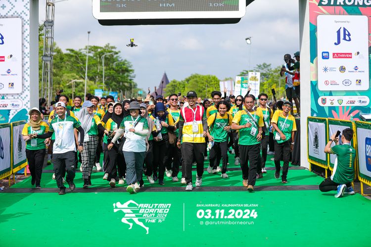 Race photo from Arutmin Borneo Run 2024