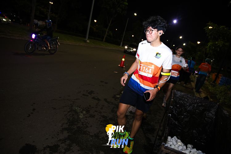 Race photo from PIK NITE RUN 2025