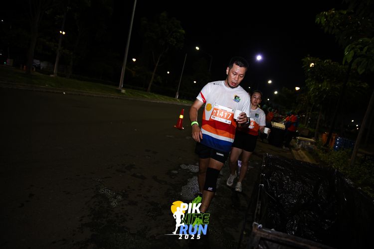Race photo from PIK NITE RUN 2025