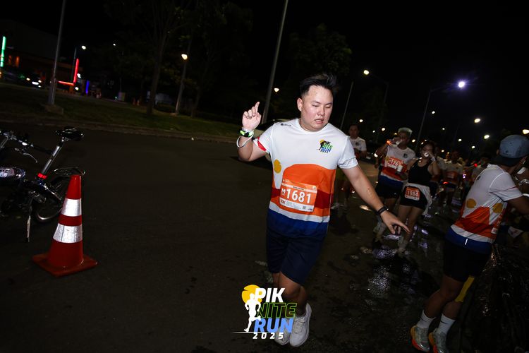 Race photo from PIK NITE RUN 2025