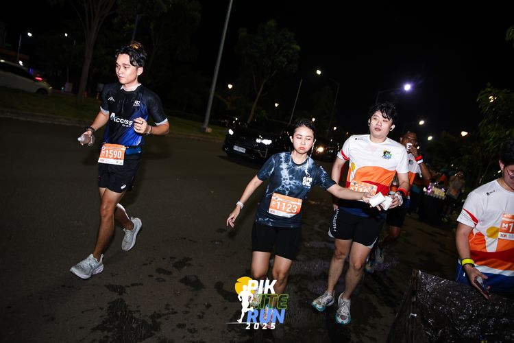 Race photo from PIK NITE RUN 2025