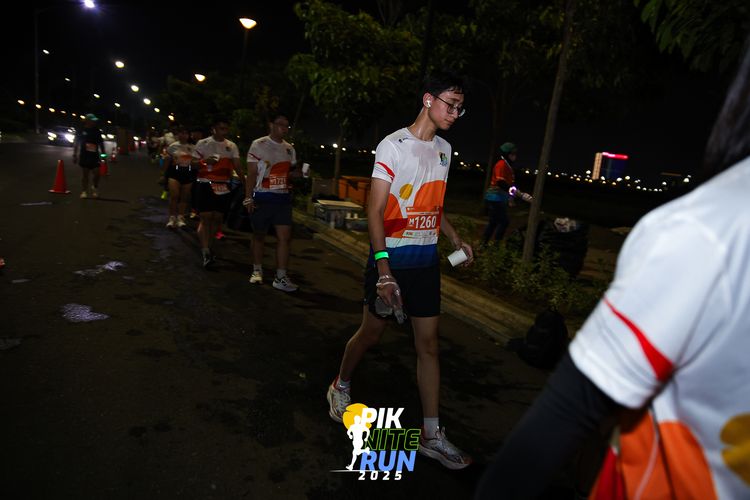 Race photo from PIK NITE RUN 2025