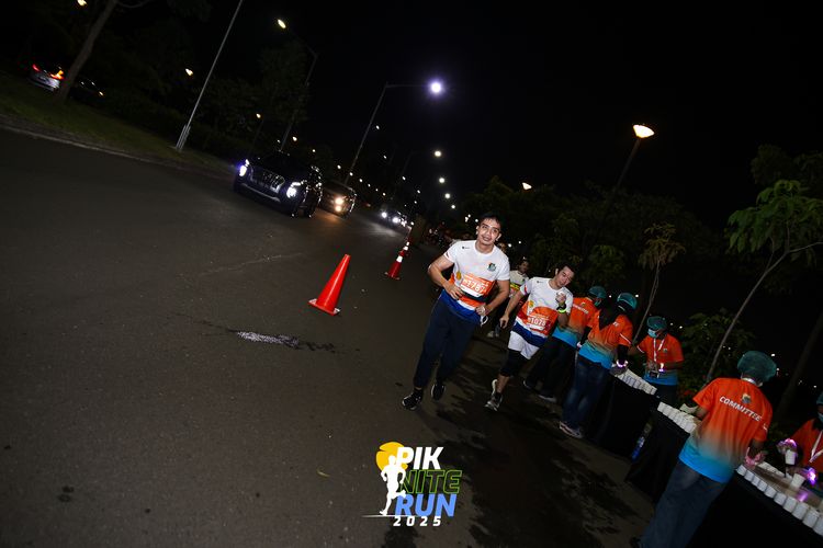 Race photo from PIK NITE RUN 2025