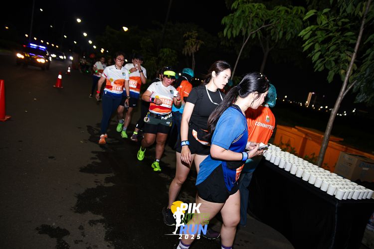 Race photo from PIK NITE RUN 2025