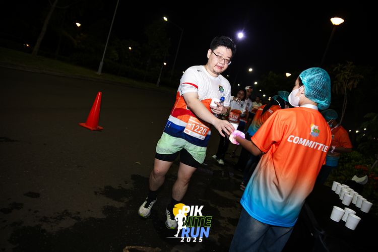 Race photo from PIK NITE RUN 2025