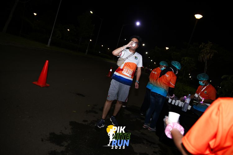 Race photo from PIK NITE RUN 2025