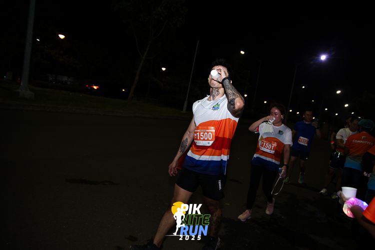 Race photo from PIK NITE RUN 2025