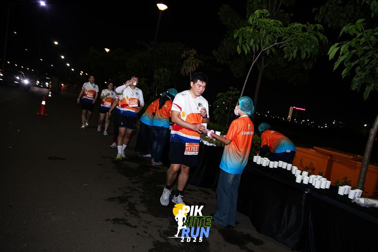 Race photo from PIK NITE RUN 2025