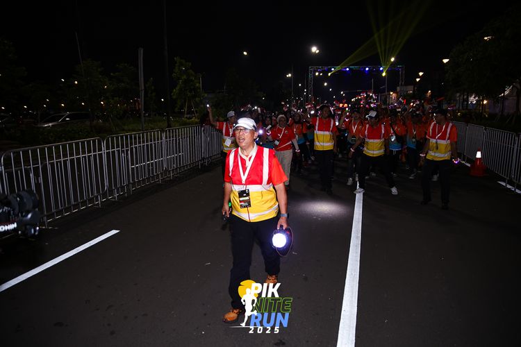 Race photo from PIK NITE RUN 2025