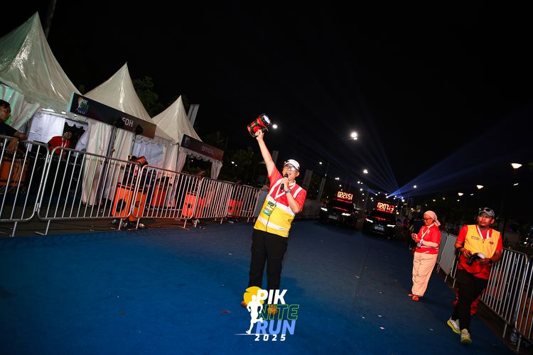 Race photo from PIK NITE RUN 2025