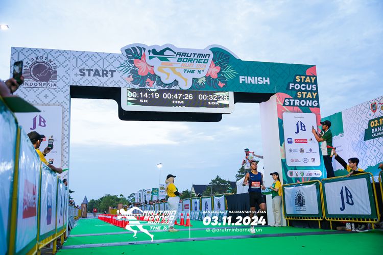 Race photo from Arutmin Borneo Run 2024
