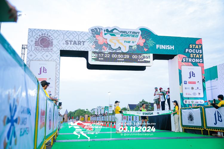 Race photo from Arutmin Borneo Run 2024