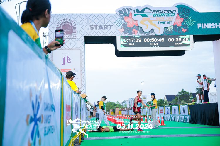 Race photo from Arutmin Borneo Run 2024
