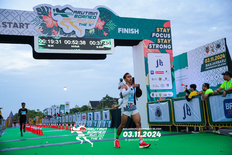 Race photo from Arutmin Borneo Run 2024