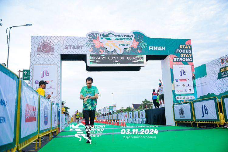 Race photo from Arutmin Borneo Run 2024