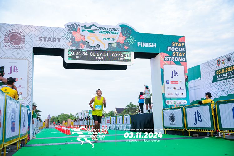 Race photo from Arutmin Borneo Run 2024