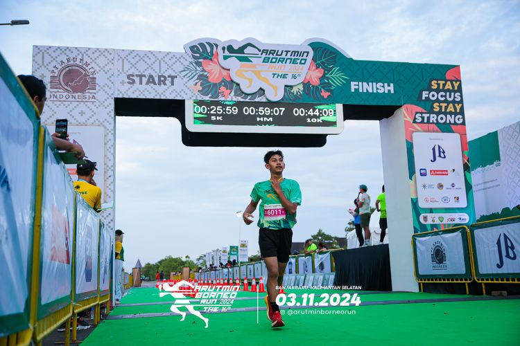Race photo from Arutmin Borneo Run 2024
