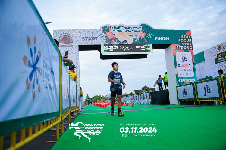 Race photo from Arutmin Borneo Run 2024